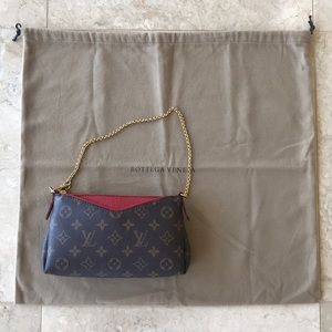 Bottega Veneta Medium Handbag Dustbag